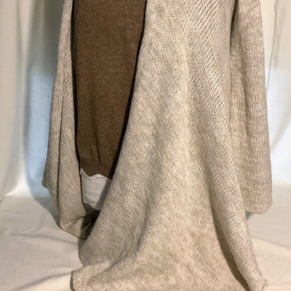 STYLISH! WARM! Wool Shrug - Picture 2 of 9